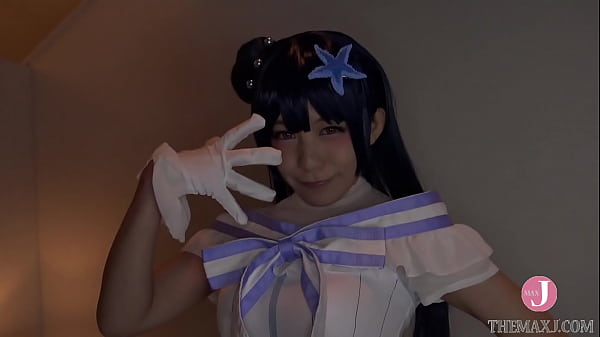 一个穿着偶像剧服装的 ，上眼线很好，说："跟我来！"。 - 介绍