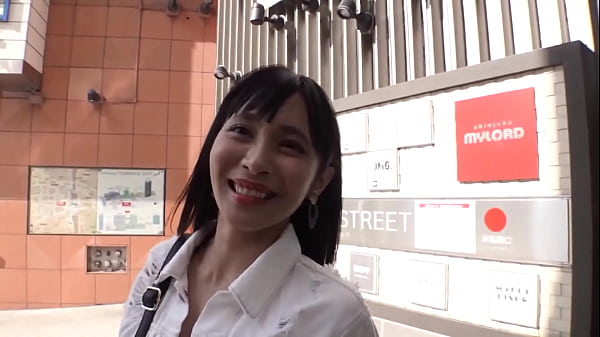 与体液外泄的美女激烈性交！ ！她疯狂地喷出大量的水！床上有液化物！ ！