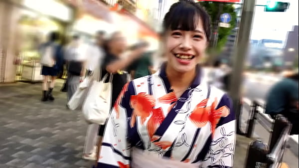 第1部【100%认真恋爱Con Cafe Girl】小圆眼睛、身材纤细的美女出现，诱惑老男人！