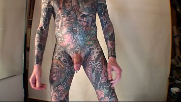 LeeHarper Pinnomen 是一名色情模特。作为一名 Cam Boy，他知道自己必须服从围观者的所有命令，在公众面前暴露自己的性取向 - 特别：听听他们肮脏的性爱谈话！