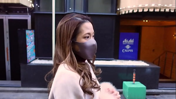 日本发情老婆！ 她想被公鸡操，所以她出现了成人视频。 她的性欲无法停止，并独自在女牛仔身上摇晃着她的腰。 日本业余自制色情片。